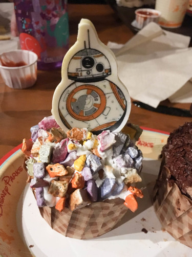 BB8 Cupcake - Walt Disney World 2016 - Our Disney Trip Report | Wit & Wander