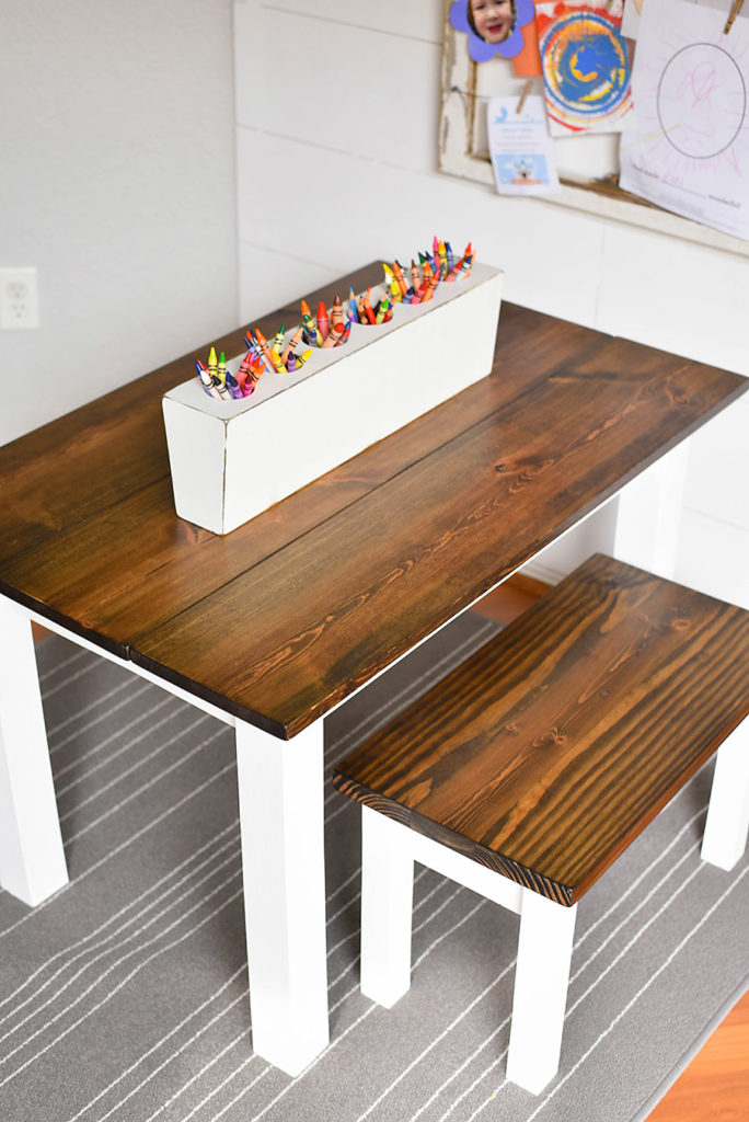 Table de ferme pour enfants DIY - Notre vie artisanale's Farmhouse Table - Our Handcrafted Life